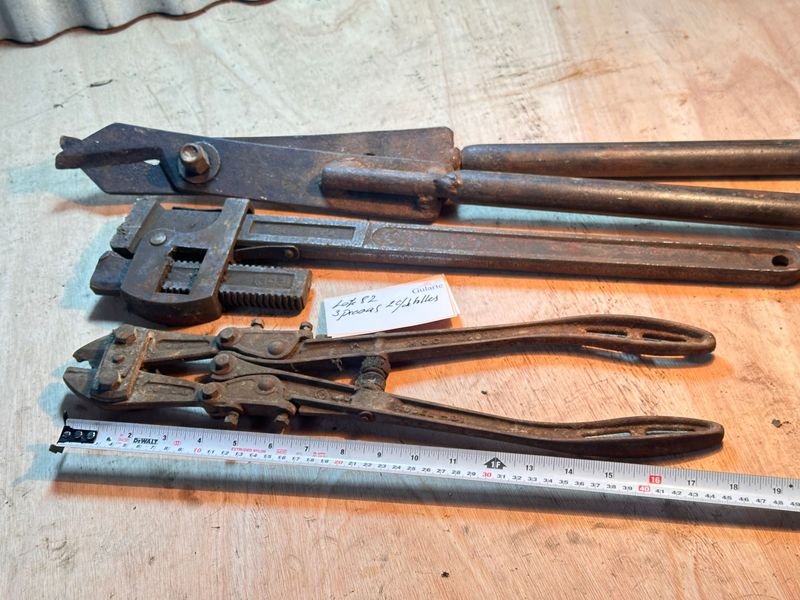 Herramientas Varias: Cortacables, Llave de Tubo y Tijera de Corte