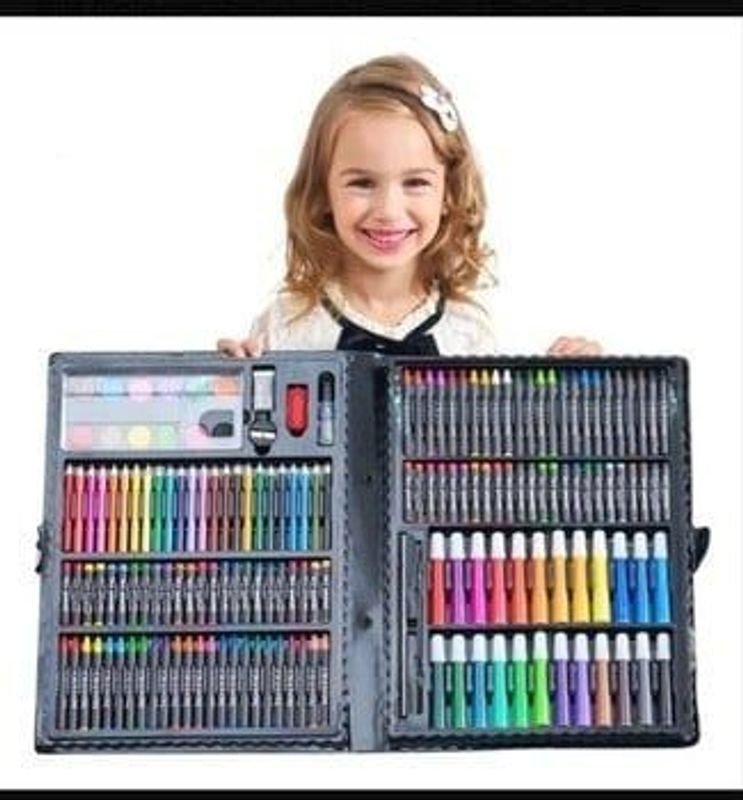 Lote siguiente: Set de pintura para niños con 168 piezas