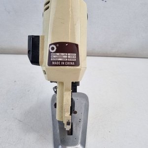 Cortadora de Tela Circular Industrial "O" RS-100 Eléctrica 100W con Base y Accesorios - imagen 3