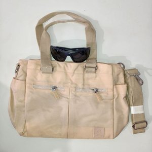 Lote anterior: Cartera Mediana Beige de Lona con Gran Capacidad