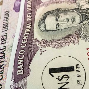 7 Billetes de Uruguay Varios Valores y Años Sin Circular - imagen 2