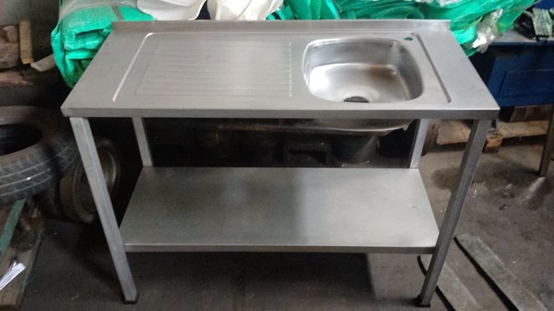 Bacha de cocina con estante en acero inoxidable nueva sin uso