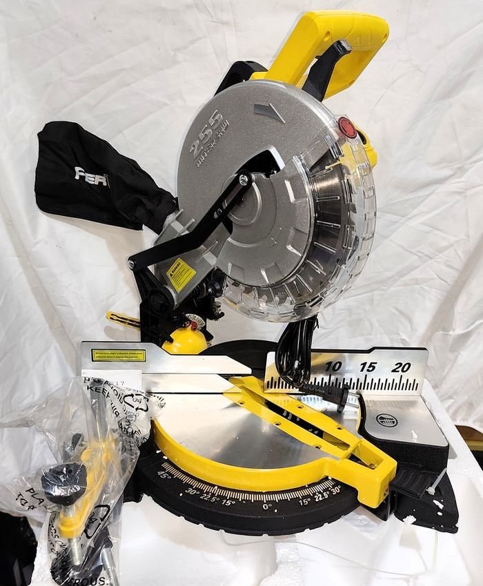 Sierra Ingletadora Ferton Pro Series 10" 2000W Nueva en Caja