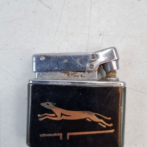 Lote de Relojes de Pulsera y Encendedor Zippo con Galgo - imagen 4