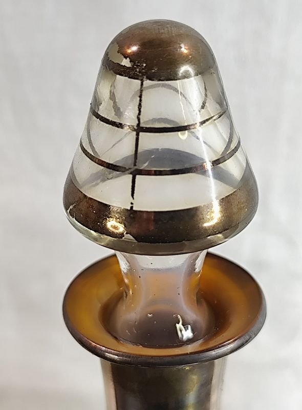 Licorera antigua con tapón y vasitos de cristal - imagen 4