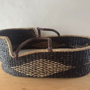 Moisés Cesta de Mimbre Negro con Colchoneta Blanca - imagen 2
