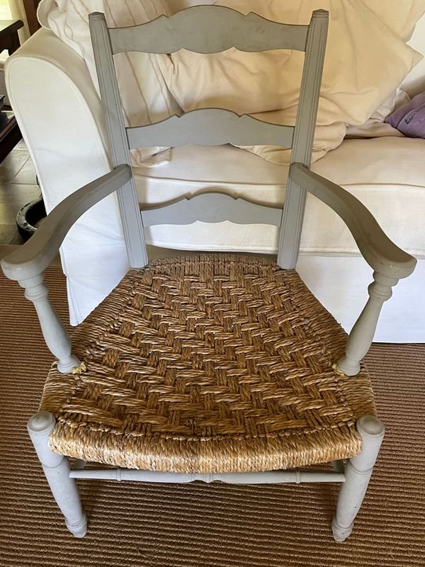 Butaca madera con posa brazo, mueble de estilo - imagen 2