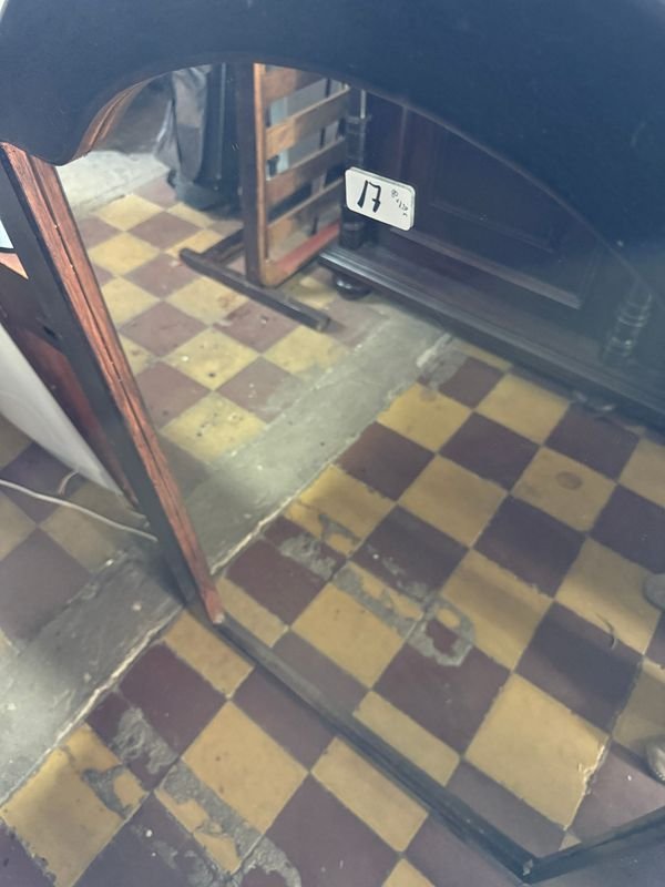 Gran espejo con marco de madera: Un reflejo elegante para tu hogar - imagen 1