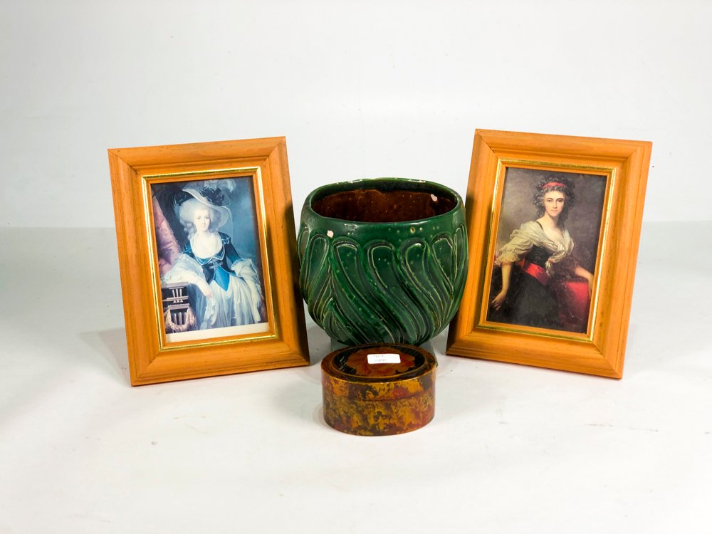 Lote anterior: Colección de cerámica y marcos en madera