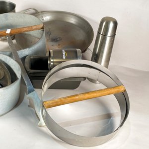 Lote de Artículos de Cocina: Paellera, Moldes, Jarra, Termo y Más - imagen 4