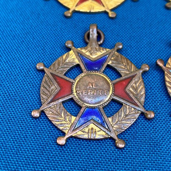 Medallas al Merito con detalles en esmalte - Colección de antigüedades - imagen 2