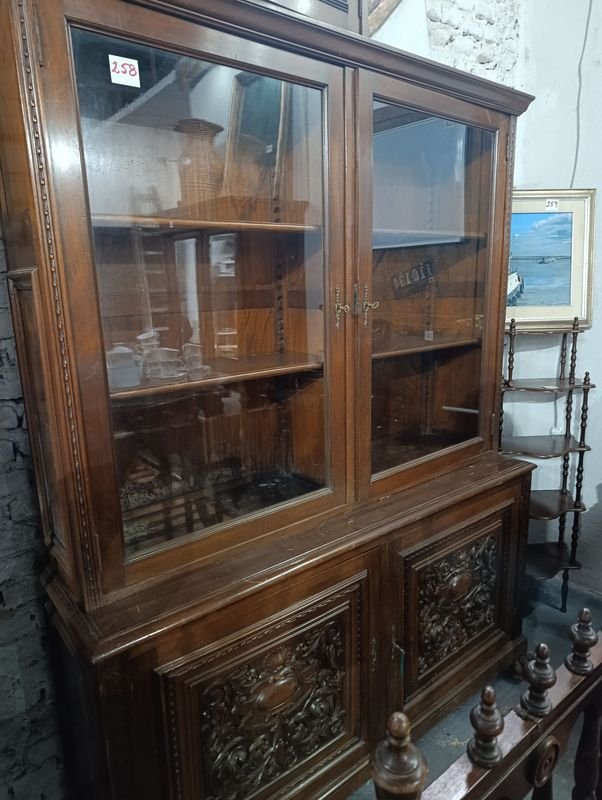 Mueble Vitrina Cristalero Cedro con Puertas de Vidrio y Madera Tallada