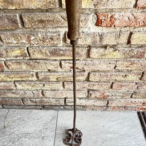 Marcador de Huella Antiguo en Madera y Hierro - imagen 1