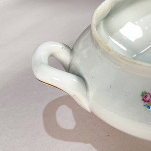 Juego de Loza Checoslovaca: Sopera con Tapa y Guisera Decoradas con Flores - imagen 4