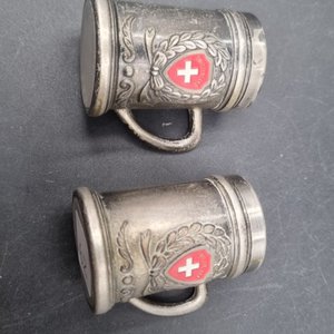 Salero y Pimentero Metálicos Estilo Jarra Cerveza con Escudo Suizo - imagen 4