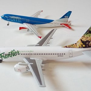 Lote anterior: Lote de 2 Aviones a Escala 1/500: Airbus A320 BMI y Frontier