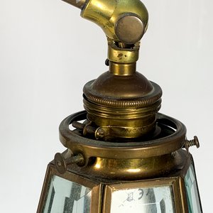 Lámpara de Bronce con Pie Regulable y Pantalla Hexagonal de Vidrio Biselado - imagen 4