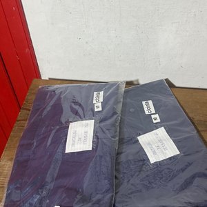 Lote anterior: Dos Pantalones Talle 60 Color Azul Marino