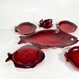 Conjunto de 10 Piezas de Loza Bordo con Forma de Pez: Fuente Grande y Platos - imagen 3