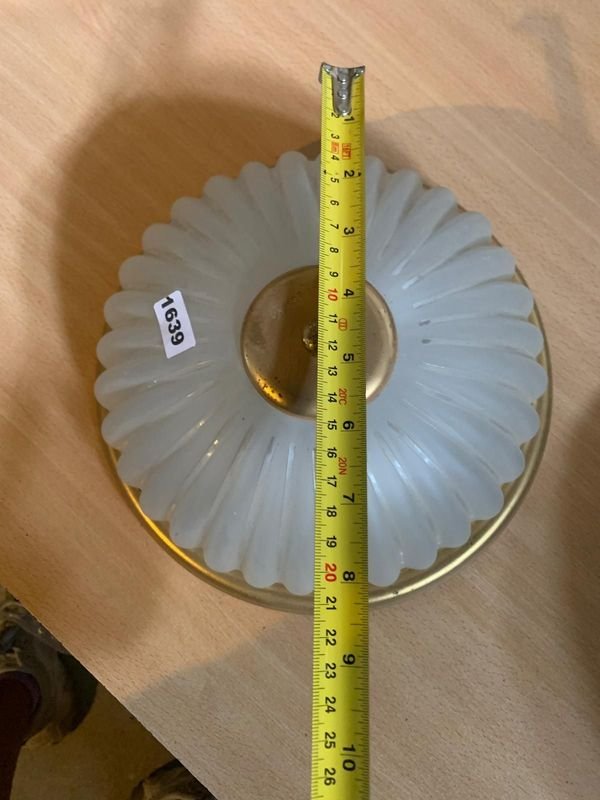 Lámpara de techo con base de bronce y tulipa de vidrio esmerilado - imagen 2