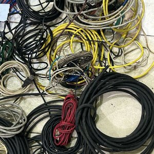 Lote de Cables Varios: Eléctricos, de Red y Adaptadores - imagen 3