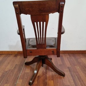 Antigua Silla Giratoria de Escritorio en Roble y Cuero - imagen 5