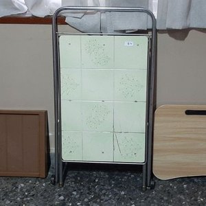 Barcito Plegable con Ruedas y Dos Mesas para Cama - imagen 1