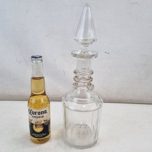 Licorera de Cristal Transparente con Tallas y Tapón Facetado - imagen 2