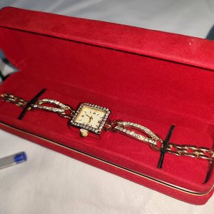 Lote de 2 Relojes de Pulsera para Dama con Estuches - imagen 4