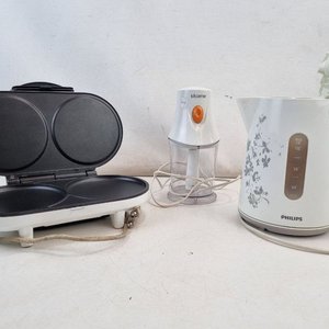 L 387 - Set De 3 Piezas - Practico set de electrodomesticos de cocina: wafflera, picador marca Kitcorner y jarra electrica Philips, todos funcionando - imagen 3