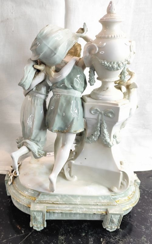 Capodimonte Porcelana con Ángelito y Manta - imagen 5