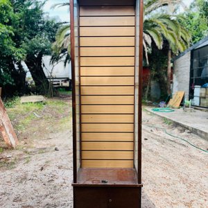 Vitrina Exhibidora de Madera con Iluminación - imagen 1
