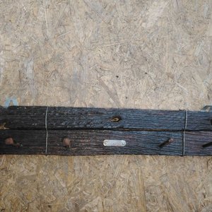 Lote siguiente: Perchero Rústico de Madera con Ganchos Metálicos