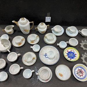 Juego de Té Incompleto: Tazas, Platillos, Tetera, Azucarero y Lechera - imagen 3