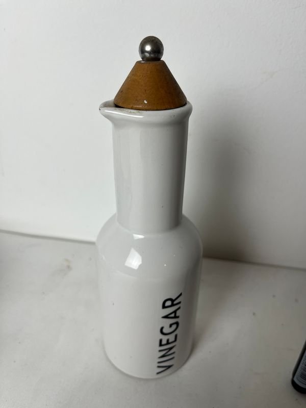 Vinagrera de Cerámica con Manija de Madera y Tapón Metálico - imagen 5