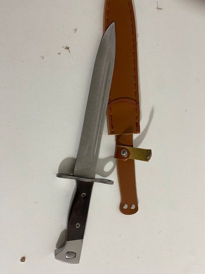Cuchillo tipo daga con funda de cuero - imagen 3