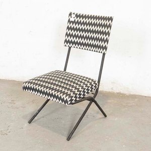 Lote siguiente: Silla Plegable Baja Tapizada Estructura Metálica Diseño Zigzag