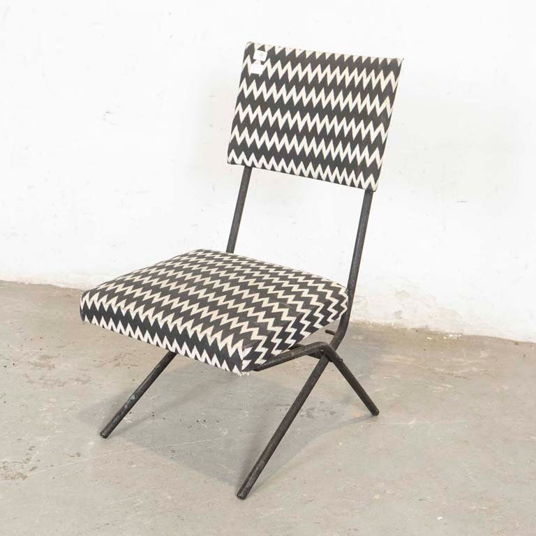 Silla Plegable Baja Tapizada Estructura Metálica Diseño Zigzag