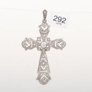 Lote siguiente: Cruz de Oro 18k con Brillantes y Diamantes