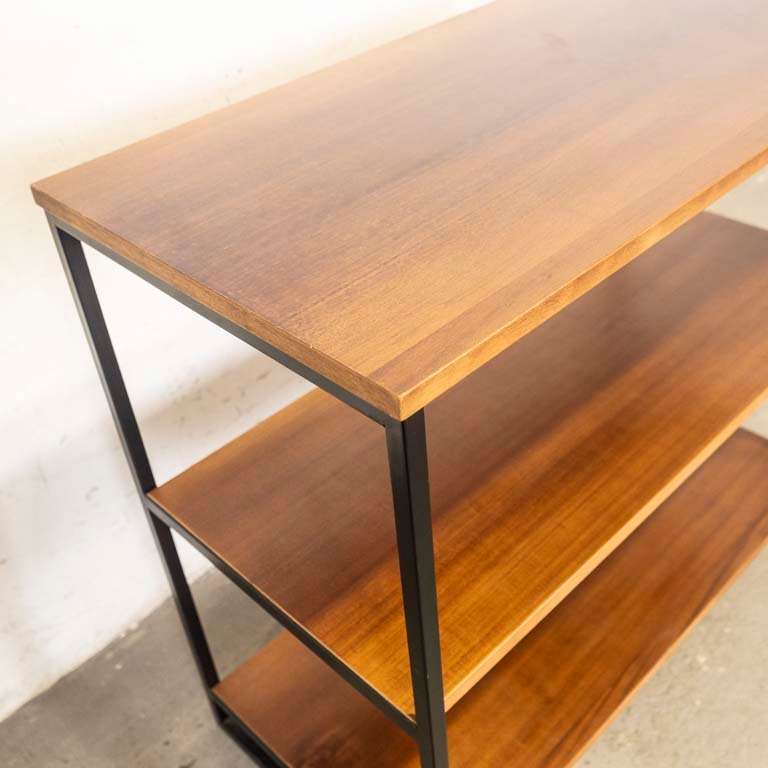 Estante de tres niveles en madera con estructura metálica - imagen 2