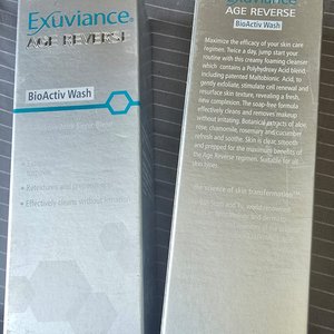 Lote siguiente: Crema Exuviance Age Reverse BioActiv Wash 125ml