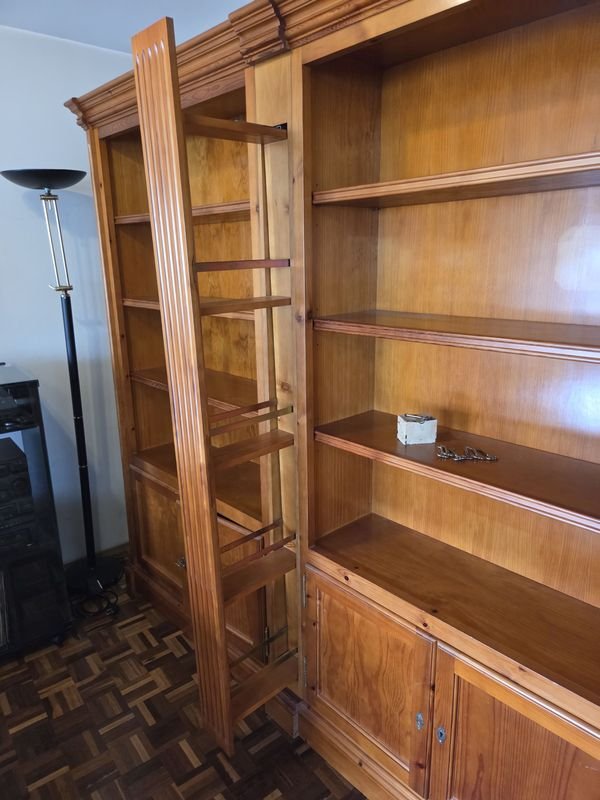 Excepcional biblioteca doble con bar extraíble desde su centro - imagen 5