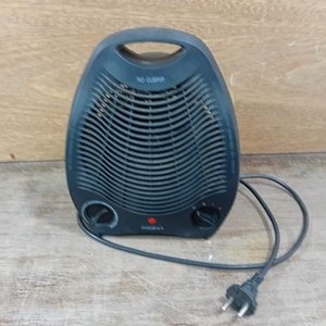 Caloventilador Xion Negro Funcionando - imagen 4