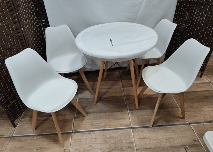 Juego de comedor Eames mesa laqueada blanca - imagen 3