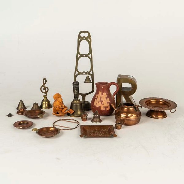 Lote de Piezas Decorativas de Bronce, Cobre y Cerámica