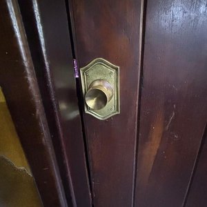 IMPORTANTE- Lote de Hojas de Puerta Interiores en Cedro y Herrajes de Bronce - imagen 4