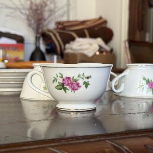 Juego de Tazas y Platos de Porcelana China con Diseño Floral - imagen 3
