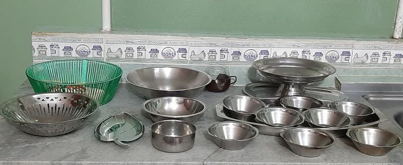 Set de Vajilla y Utensilios de Cocina en Acero Inoxidable