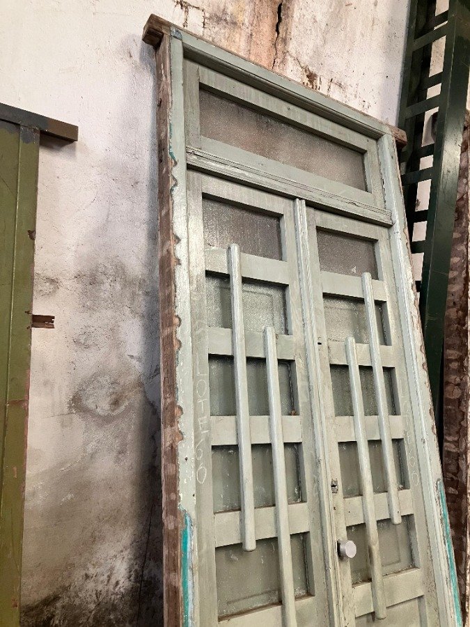 Puerta antigua de cedro con marco de pinotea - imagen 6