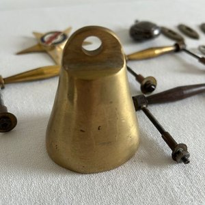 Lote de Cencerro, Tiradores y Llaves en Bronce y Madera - imagen 4